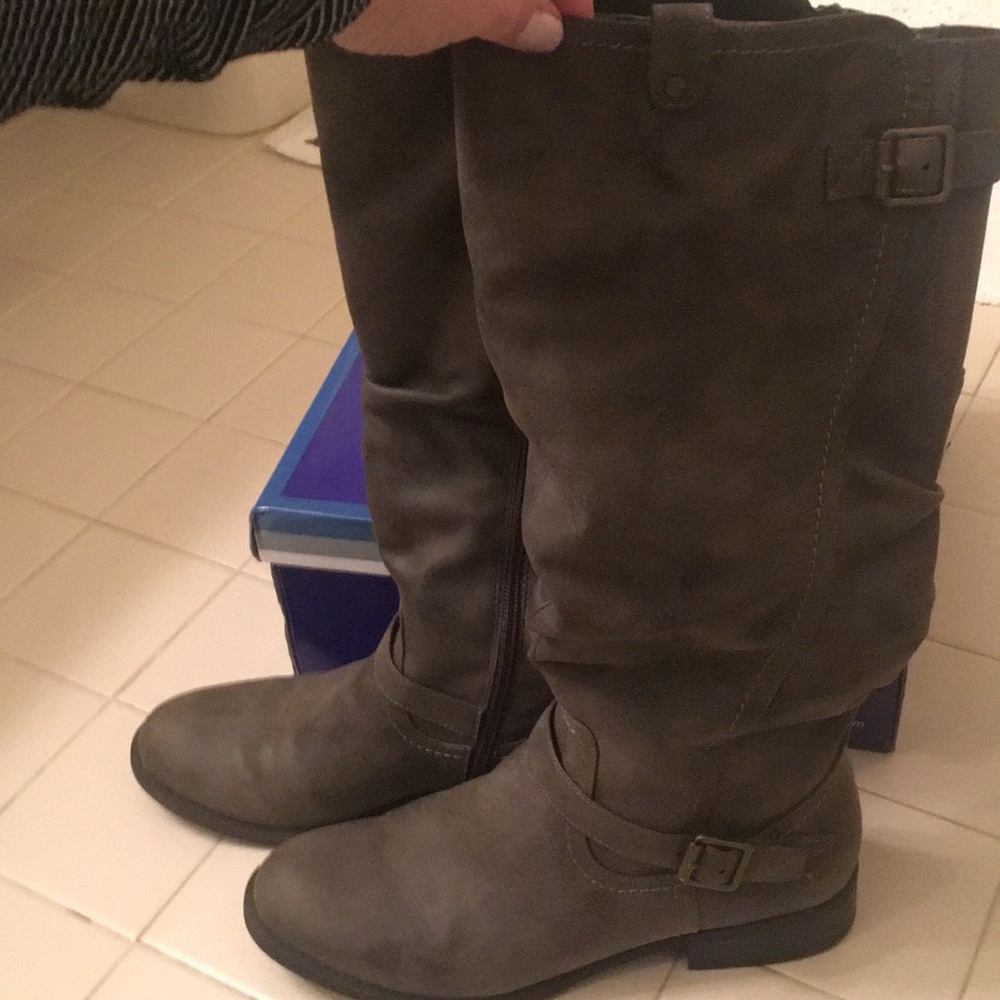 White Mountain boots. Accepting best offer.